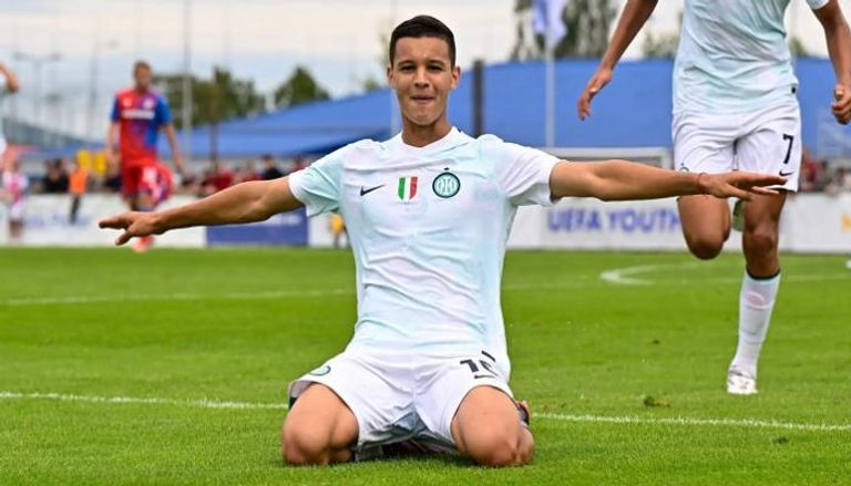 كاربوني ليونيل ميسي قائد منتخب الأرجنتين