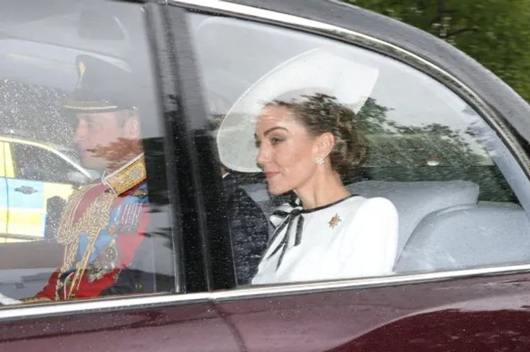 الأميرة كيت لدى وصولها قبل موكب عيد ميلاد تشارلز