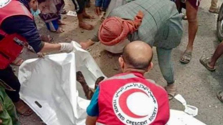 احتراق حافلة ركاب في إب اليمنية