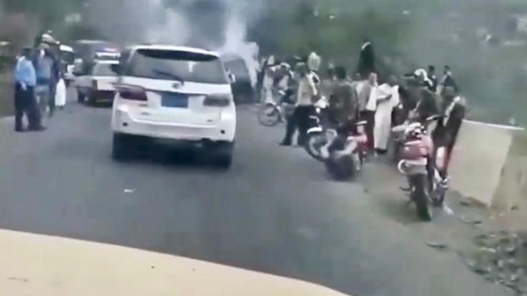 احتراق حافلة ركاب في إب اليمنية