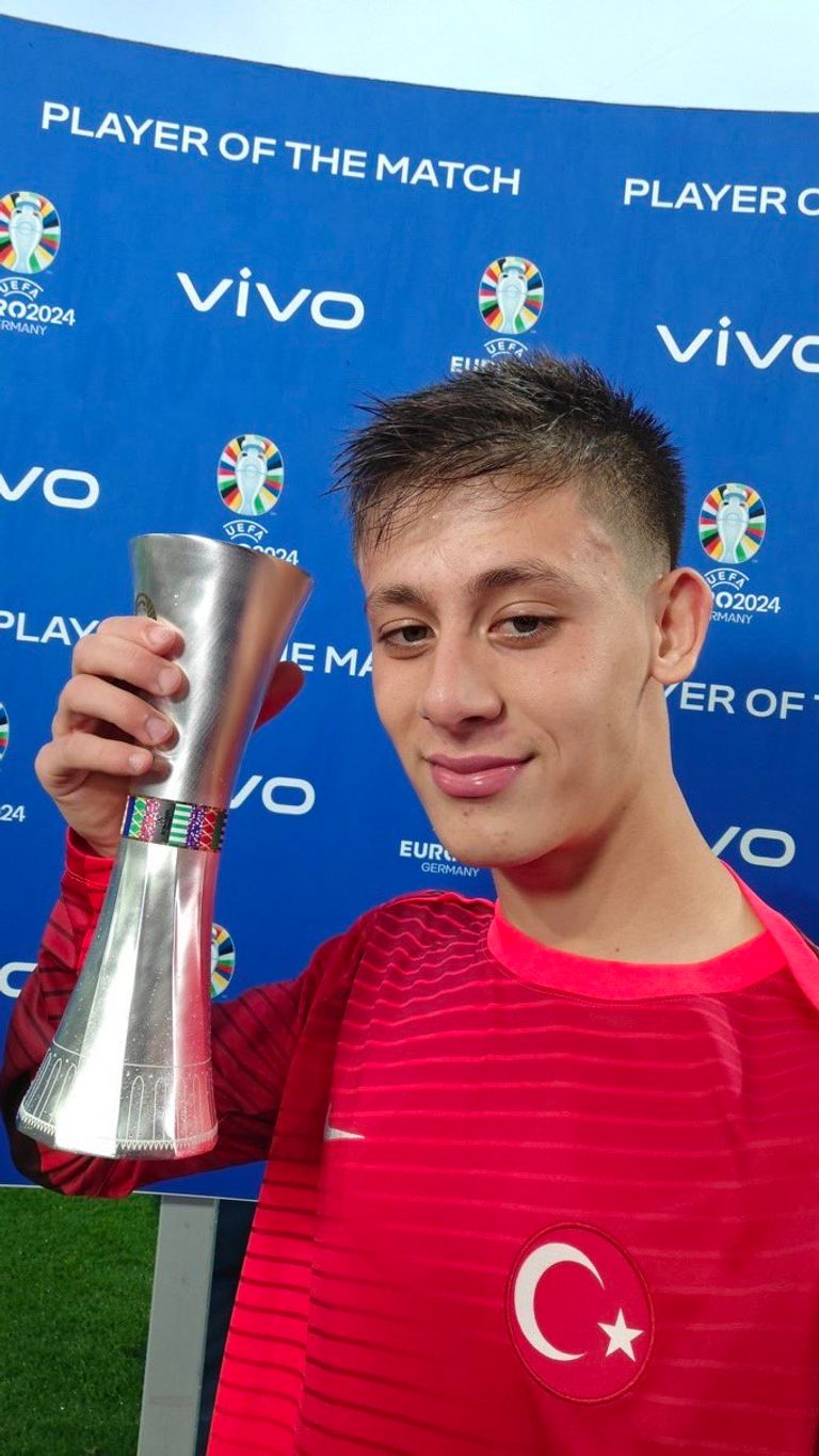 أردا غولر نجم منتخب تركيا