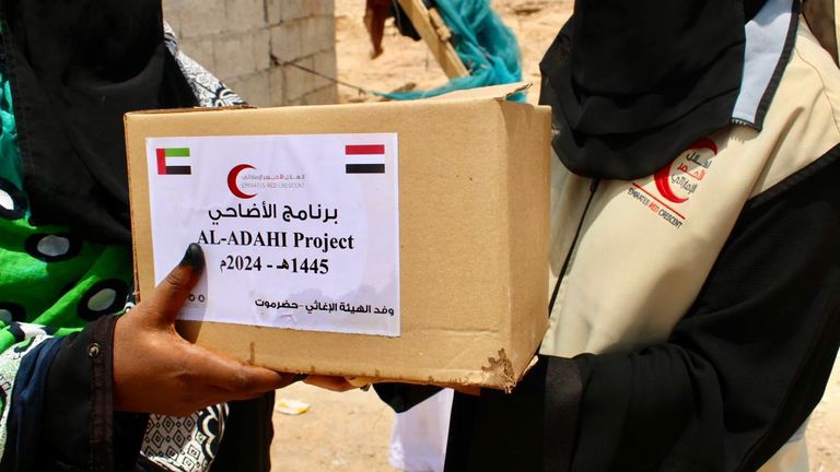 الإمارات تشارك اليمنيين بهجة العيد