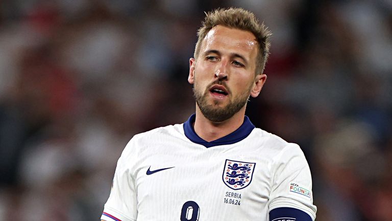 هاري كين كريستيانو رونالدو قائد المنتخب البرتغالي