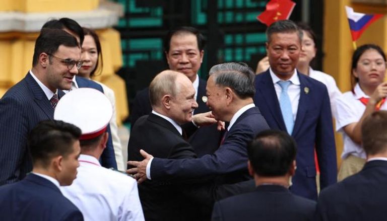 رئيس فيتنام مستقبلا بوتين
