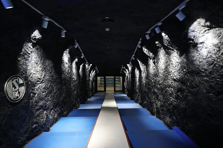 غرفة خلع ملابس شالكه ملعب فيلتنس أرينا