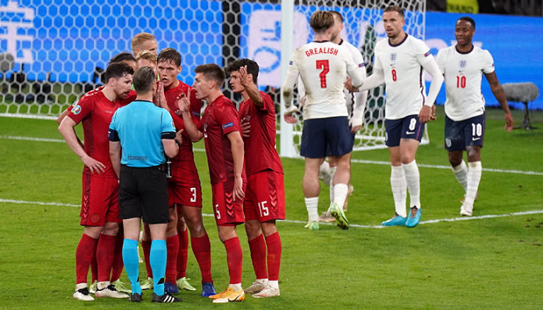 إنجلترا والدنمارك - صورة أرشيفية الكاهن الإنجليزي كينج آرثر بيندراغون