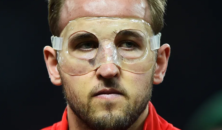 هاري كين كيليان مبابي لاعب منتخب فرنسا