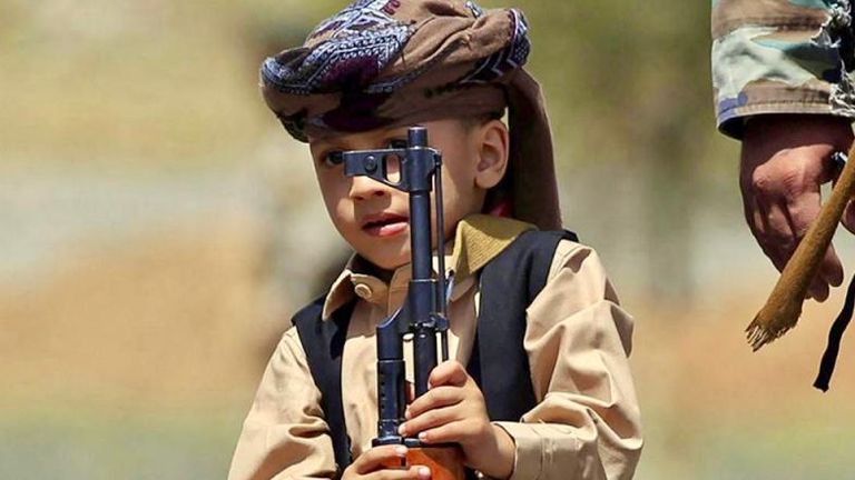 الحوثي يجند أطفال المدارس في اليمن