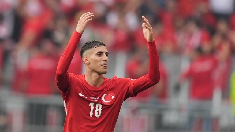 ميرت مولدر لاعب منتخب تركيا