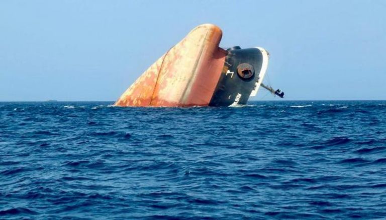 سفينة غرقت بالبحر الاحمر بعد تعرضها لهجوم حوثي - أرشيفية