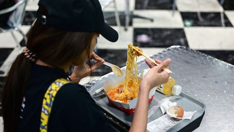 النودلز هيمنة آسيوية على حجم استهلاك النودلز