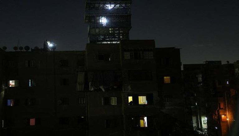منظر عام يظهر مناطق مظلمة مختلفة في العاصمة القاهرة - رويترز