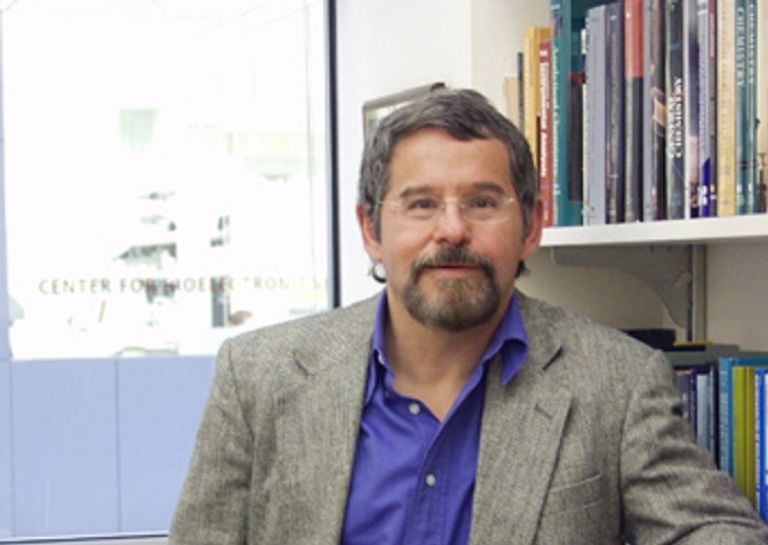 جوزيف وانغ، من قسم هندسة الملاحة الفضائية بجامعة جنوب كاليفورنيا أقمار ستارلينك خطر على طبقة الأوزون