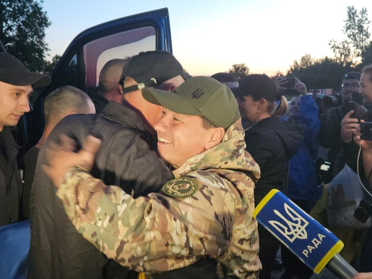 الأسرى الأوكرانيون المطلق سراحهم من روسيا