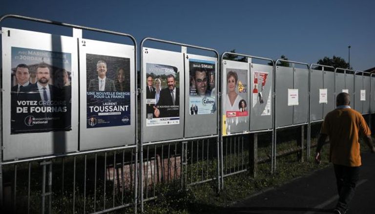 اللافتات الانتخابية قبل الاقتراع المقبل في فرنسا