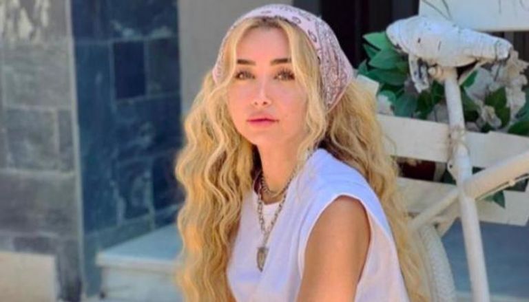 الفنانة أسماء جلال