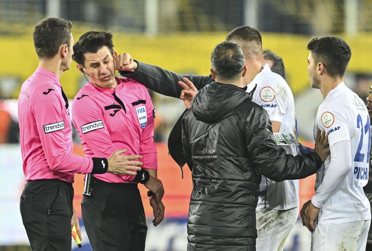 الحكم هليل ميلير منتخب إنجلترا