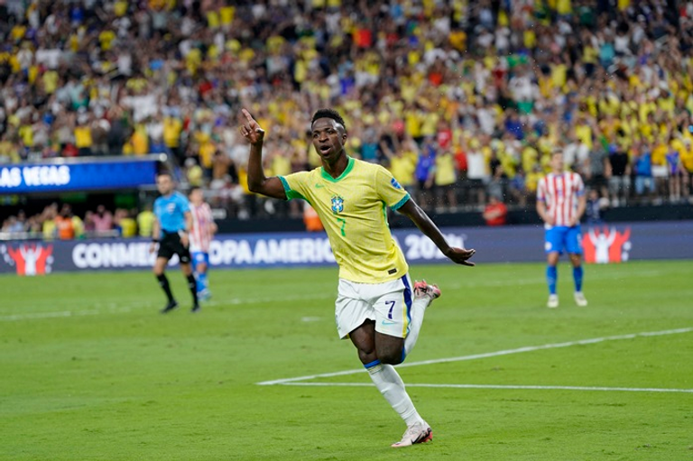 فينيسيوس جونيور أمام باراغواي منتخب البرازيل