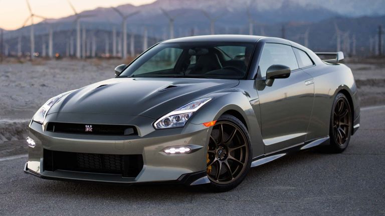 طراز Nissan GT-R طراز Bugatti Chiron