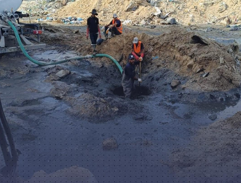 توزيع المياه على أهالي غزة