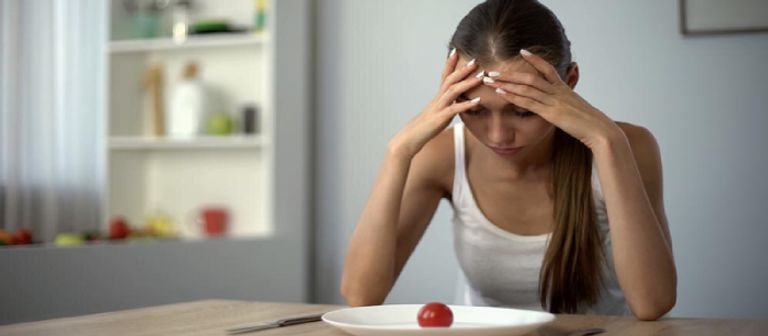 مخاطر فقدان الشهية العصبي عند المراهقين أسباب فقدان الشهية العصبي عند المراهقين