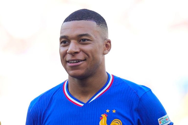 كيليان مبابي كيليان مبابي مهاجم منتخب فرنسا