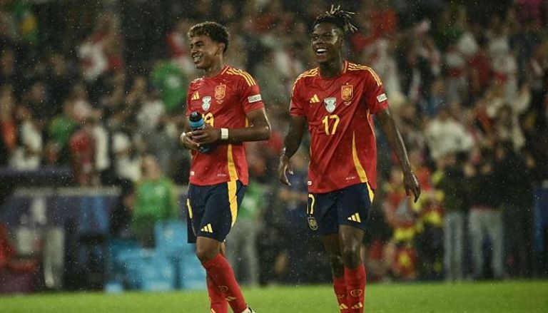 لامين يامال ونيكو ويليامز في مباراة إسبانيا وجورجيا
