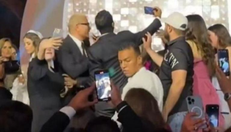 المطرب المصري عمرو دياب