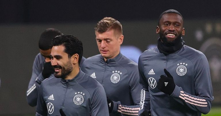 نجوم ألمانيا النشطين في الليغا داني أولمو وأنطونيو روديغير