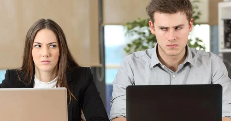 علامات تدل على كره زملاء العمل لك علامات تدل على كره زملاء العمل لك