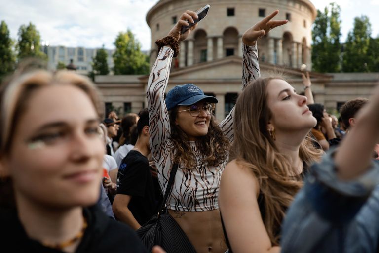 جانب من عملية الفرز في الانتخابات التشريعية الفرنسية