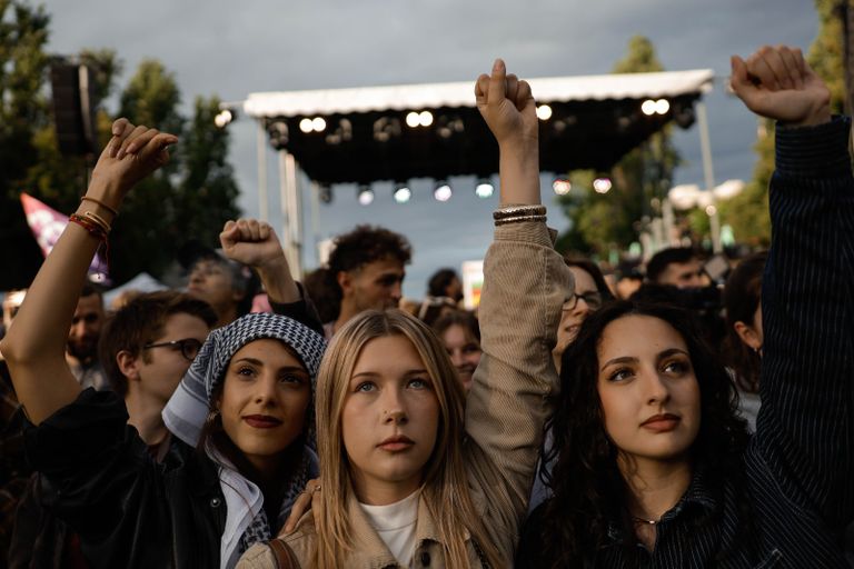 جانب من عملية الفرز في الانتخابات التشريعية الفرنسية