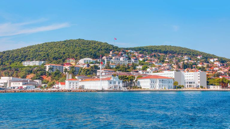 هيبيليادا أحد جزر الأميرات السياحة في جزر الأميرات