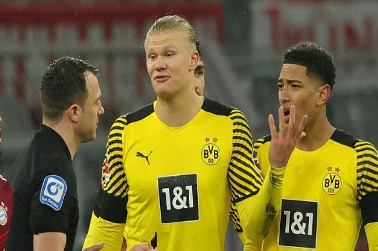 بيلينغهام  الحكم فيليكس زفاير