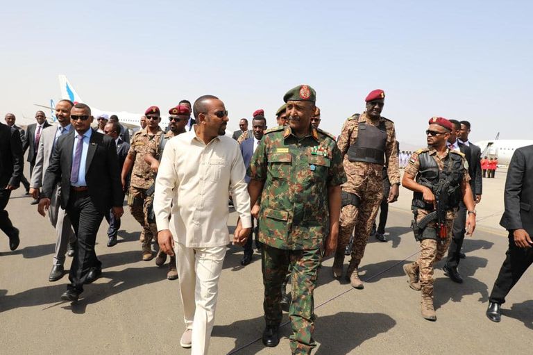 البرهان يستقبل آبي أحمد في بورتسودان