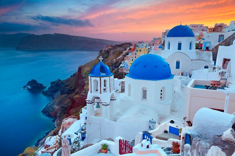سانتوريني، اليونان ضمن وجهات سياحية للسفر في فصل الصيف 2024 وجهات سياحية للسفر في فصل الصيف 2024