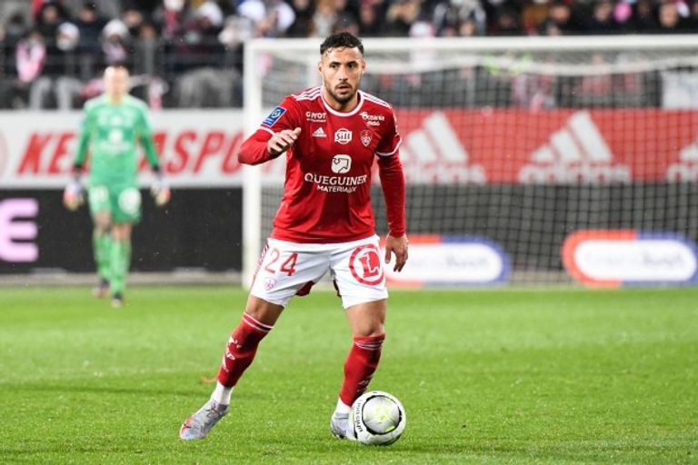 يوسف بلايلي يوسف بلايلي نجم منتخب مولودية الجزائر