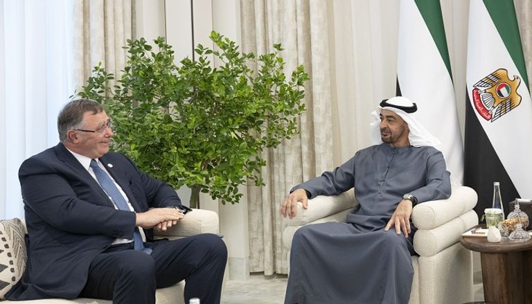 الشيخ محمد بن زايد آل نهيان رئيس دولة الإمارات خلال استقباله شركاء المشروع