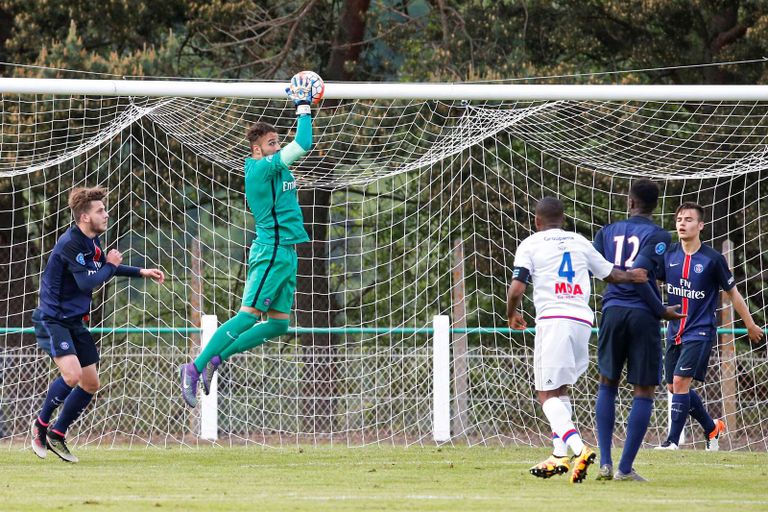 ليونارد عقون ليونارد عقون حارس مولودية وهران الجديد