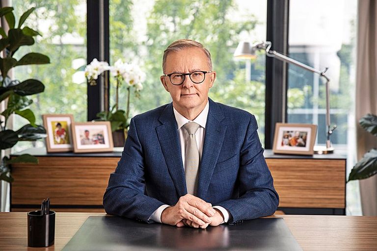 أنتوني ألبانيز الدولار الأمريكي