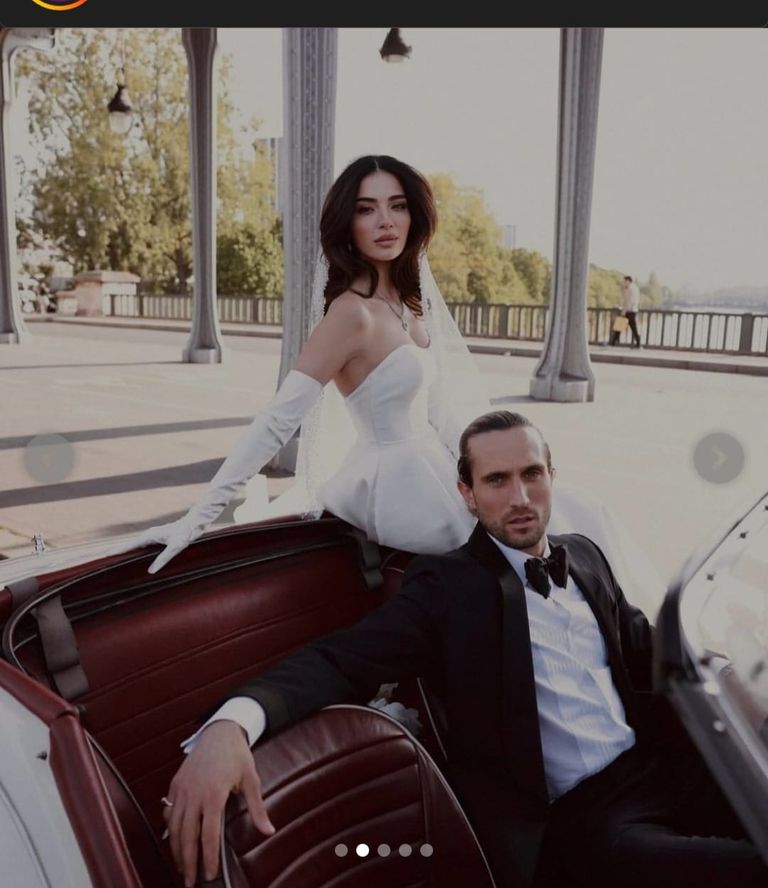 ميليسا ويوسف يازيجي في حفل الزفاف