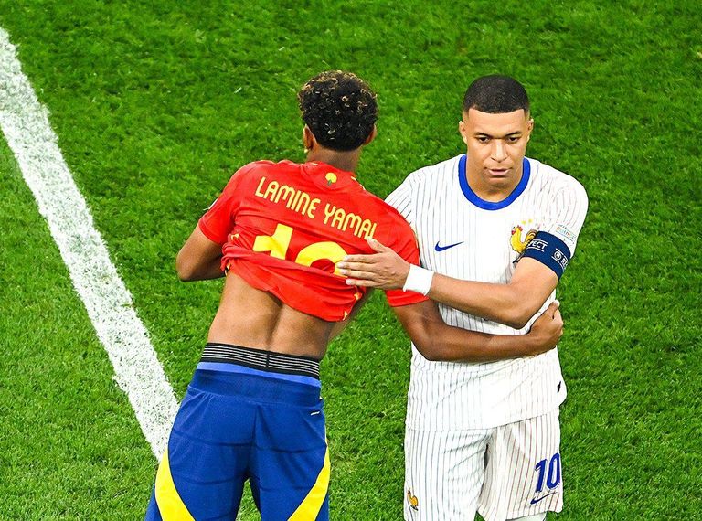 لامين يامال وكيليان مبابي لامين يامال نجم منتخب إسبانيا الواعد