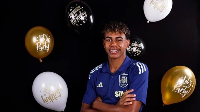 لامين يامال لامين يامال نجم منتخب إسبانيا الواعد