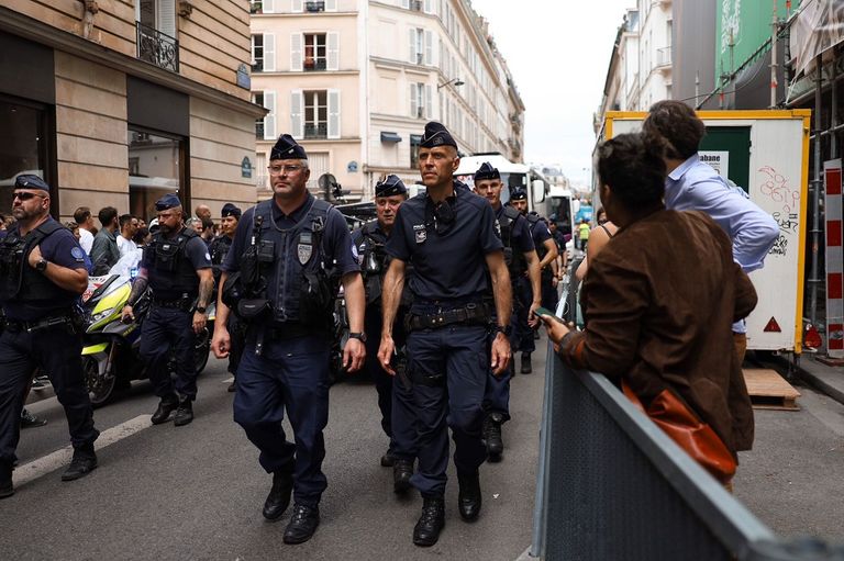 رحلة الشعلة الأولمبية تنطلق في باريس