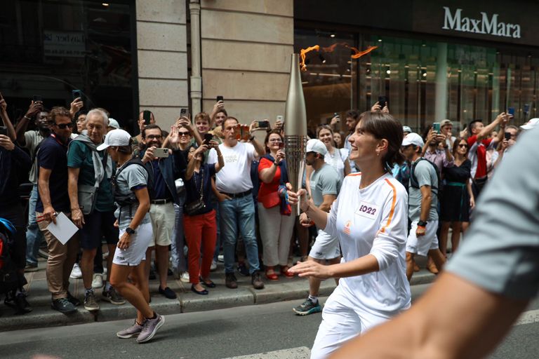 رحلة الشعلة الأولمبية تنطلق في باريس