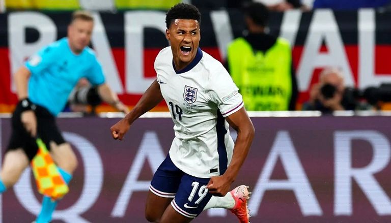 أولي واتكينز هاري كين وأولي واتكينز