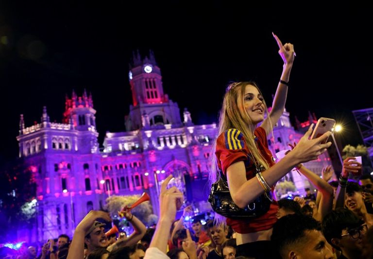 احتفالات جماهير إسبانيا احتفالات جماهير إسبانيا