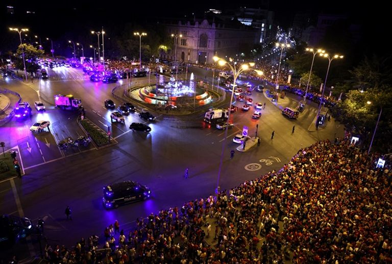 احتفالات جماهير إسبانيا احتفالات جماهير إسبانيا