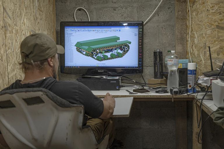 آلية عسكرية غير مأهولة صنعتها أوكرانيا لساحة المعركة