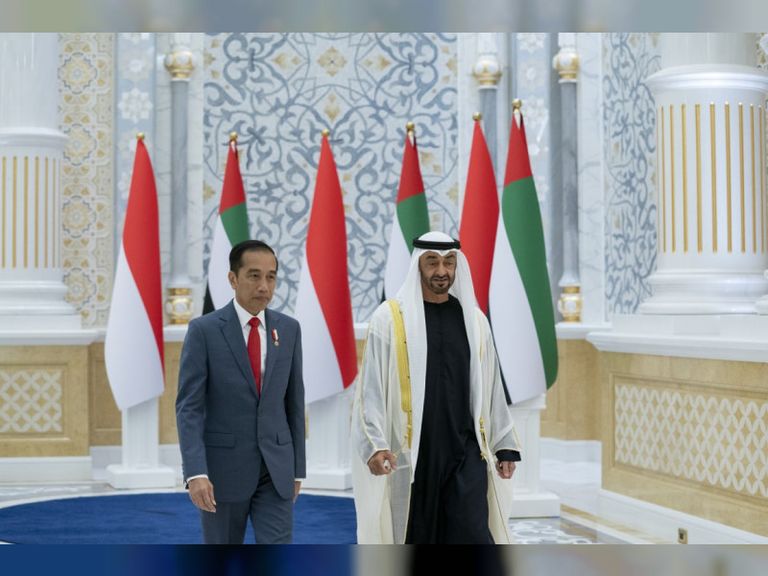 الشيخ محمد بن زايد آل نهيان والرئيس الإندونيسي في لقاء سابق